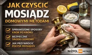 Czyszczenie mosiądzu domowymi metodami. Dłonie polerują ozdobny świecznik, używając ściereczki i domowych środków.