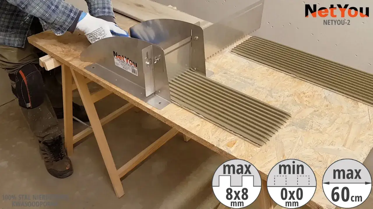 Narzędzie do r&oacute;wnomiernego rozprowadzania kleju pod płytki. Określa, ile kleju pod płytki nałożyć, z oznaczeniami max 8x8 mm, min 0x0 mm i max 60 cm.