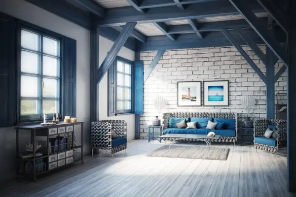 Salon w stylu coastal, z niebieskimi akcentami, ceglaną ścianą i widokiem na morze na obrazach.
